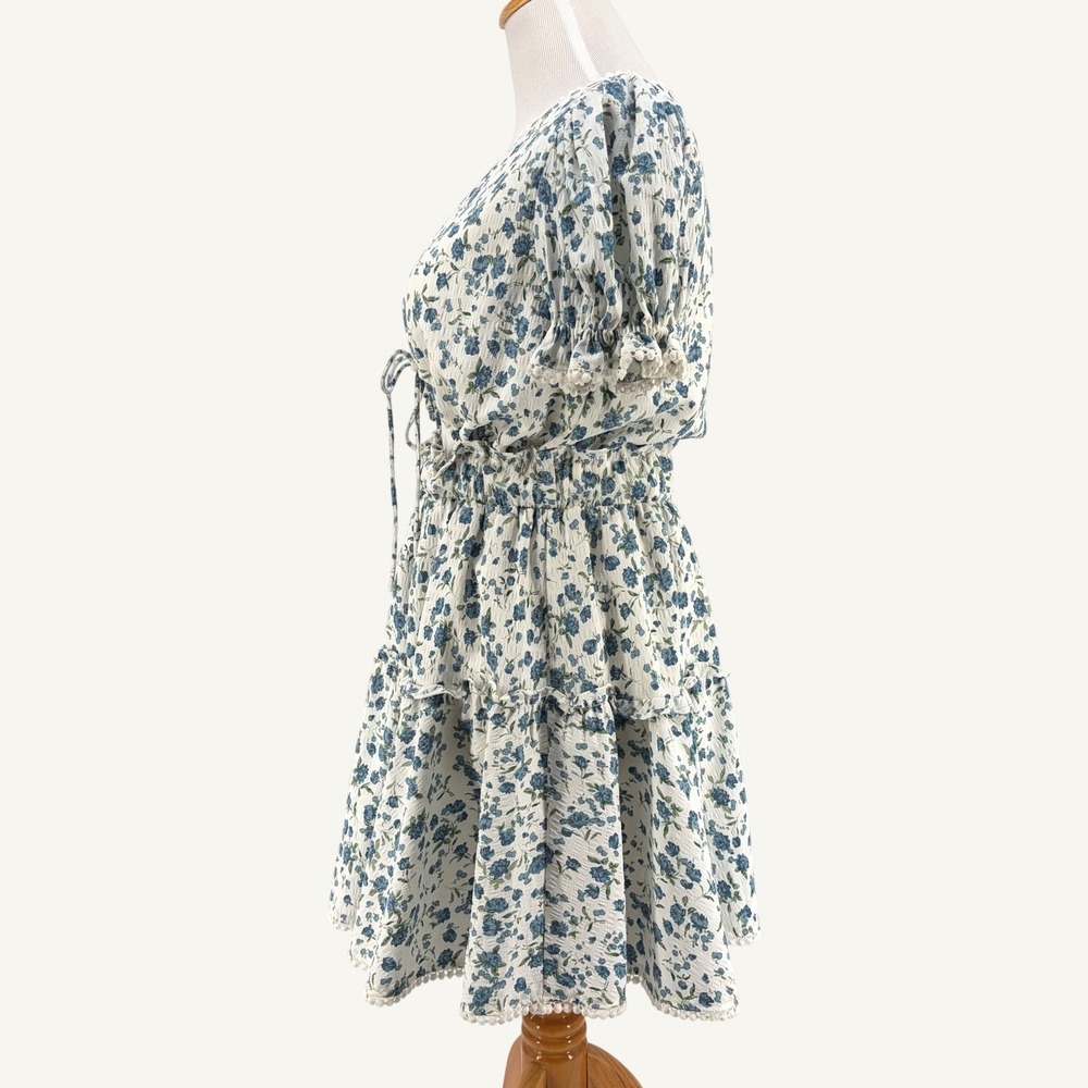 On You Floral Keyhole Front Mini Dress Blue White Lace Trim Romantic M Coquette - Picture 7 of 11
